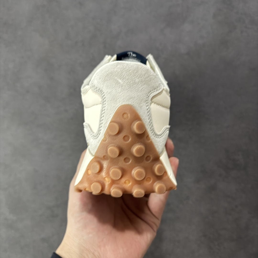 图片[4]-【K8版本】NB新百伦New Balance NB327系列复古休闲运动慢跑鞋 WS327KB 全新 New Balance 327 系列，以更纯粹的复古风格设计打造的全新造型。侧身还以解构设计，将 N 字标志以做旧压花样式呈现，样式别具新意。而麂皮、冲孔皮革的塑造，则呈现出高级怀旧气质，也让鞋款在奢华时装风格与运动氛围之间达到了平衡。 尺码：36～45半-选品中心