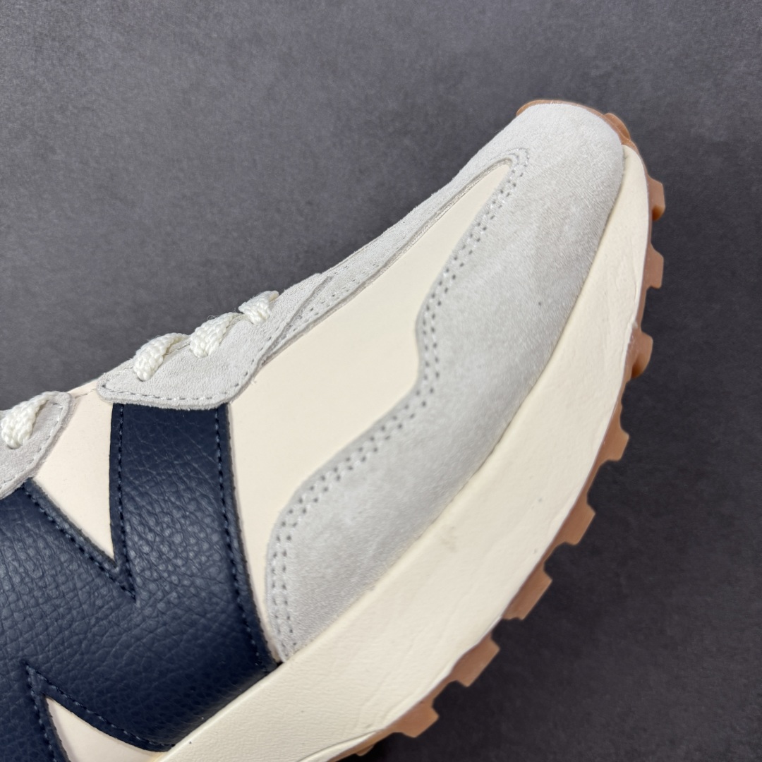图片[5]-【K8版本】NB新百伦New Balance NB327系列复古休闲运动慢跑鞋 WS327KB 全新 New Balance 327 系列，以更纯粹的复古风格设计打造的全新造型。侧身还以解构设计，将 N 字标志以做旧压花样式呈现，样式别具新意。而麂皮、冲孔皮革的塑造，则呈现出高级怀旧气质，也让鞋款在奢华时装风格与运动氛围之间达到了平衡。 尺码：36～45半-选品中心