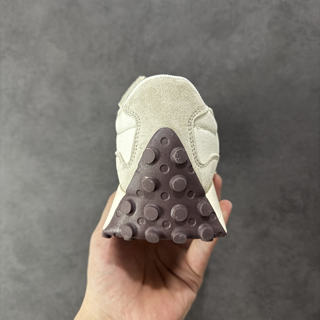 图片[4]-【K8版本】NB新百伦New Balance NB327系列复古休闲运动慢跑鞋 WS327FB 全新 New Balance 327 系列，以更纯粹的复古风格设计打造的全新造型。侧身还以解构设计，将 N 字标志以做旧压花样式呈现，样式别具新意。而麂皮、冲孔皮革的塑造，则呈现出高级怀旧气质，也让鞋款在奢华时装风格与运动氛围之间达到了平衡。 尺码：36～45半-选品中心