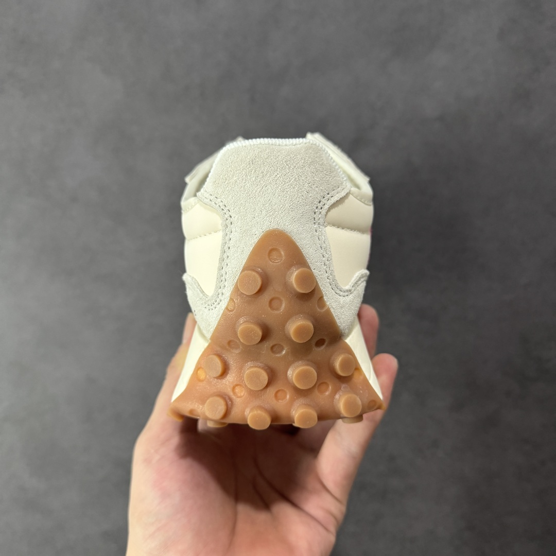 图片[4]-【K8版本】NB新百伦New Balance NB327系列复古休闲运动慢跑鞋 WS327KA 全新 New Balance 327 系列，以更纯粹的复古风格设计打造的全新造型。侧身还以解构设计，将 N 字标志以做旧压花样式呈现，样式别具新意。而麂皮、冲孔皮革的塑造，则呈现出高级怀旧气质，也让鞋款在奢华时装风格与运动氛围之间达到了平衡。 尺码：36～45半-选品中心