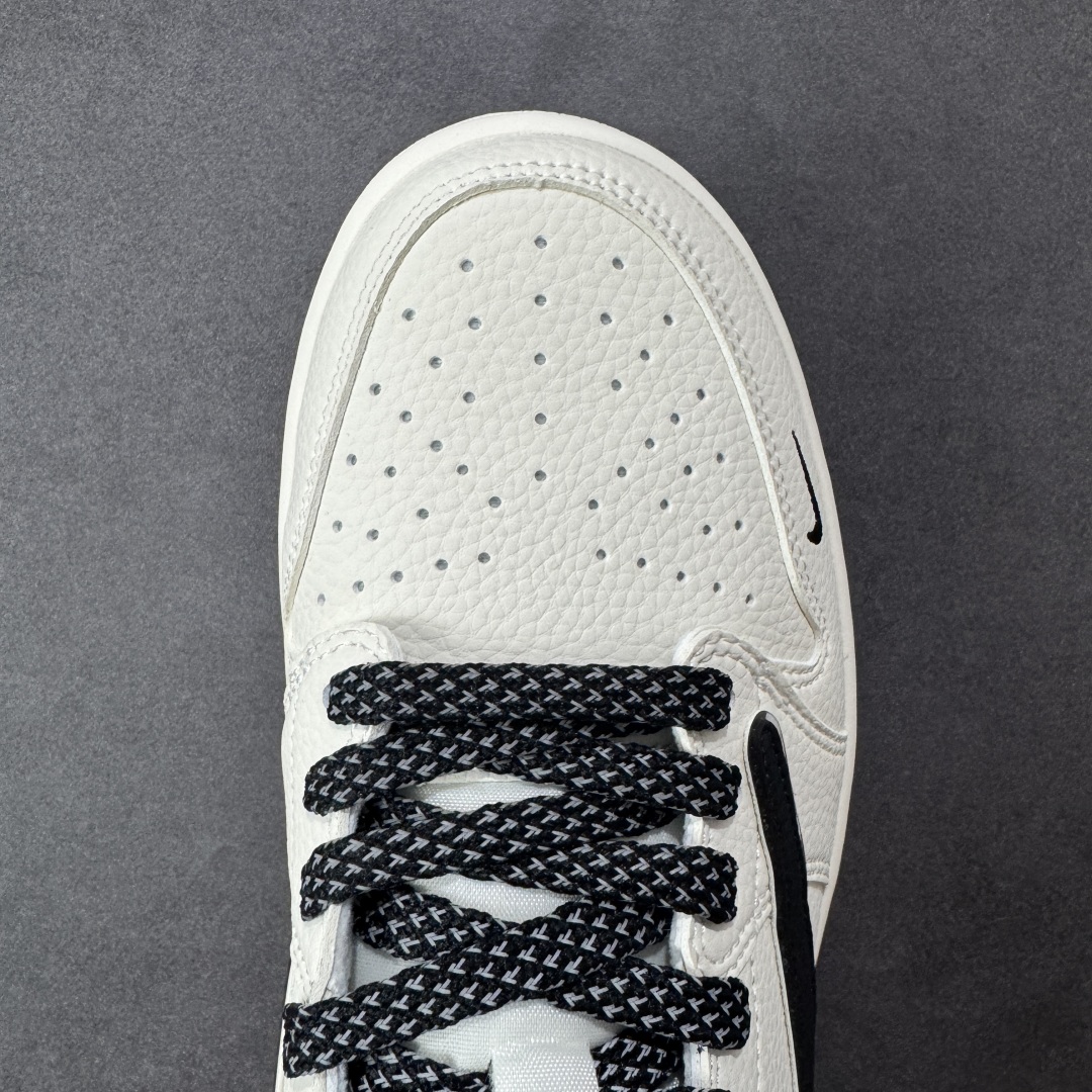 图片[8]-【定制版】Travis Scott x Fragment Design x Air Jordan 1 Low OG SP AJ1 乔1 斯图西联名 低帮文化休闲板鞋 ST5696-261  #多方联名合作融合了Travis Scott 独特的音乐风格，藤原浩个性的设计风格以及Jordan品牌的经典元素 使其成为一双具有独特身份和价值的鞋子 清新而立体的外观加上联名标识更突出了其独特身份 这种配色方案显示出活力和时尚感 在视觉上引人注目 鞋身的质感和细腻的细节处理使其显得高端而格调十足 这款“倒钩”联名是设计与创意完美结合 融合多方的个性风格是一款备受瞩目的潮流鞋款  尺码：36 36.5 37.5 38 38.5 39 40 40.5 41 42 42.5 43 44 44.5 45-选品中心