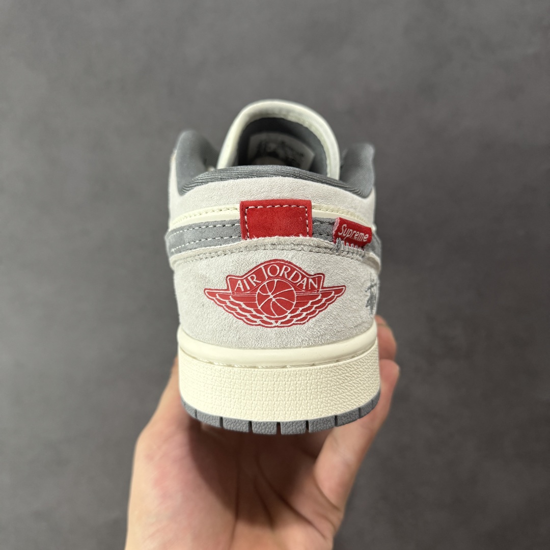 图片[4]-【定制版】Air Jordan 1 Low AJ1 乔1 斯图西联名 红标米灰猪八 高端定制 低帮复古篮球鞋 YX5066-305  #定制鞋盒 大厂纯原品质出货 超高清洁度 皮料切割干净无任何毛边 细节完美   尺码：36 36.5 37.5 38 38.5 39 40 40.5 41 42 42.5 43 44 44.5 45-选品中心