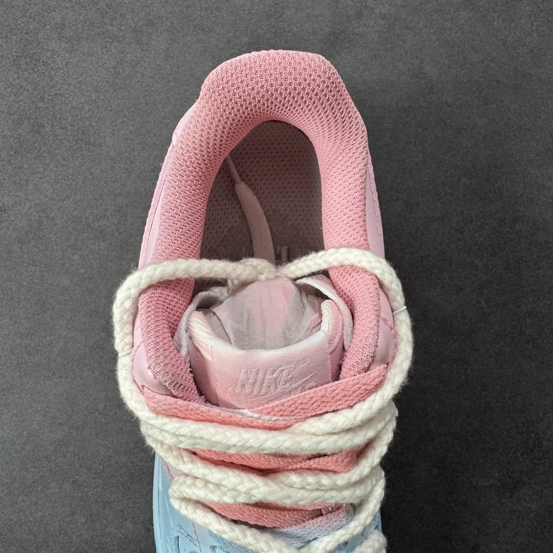 图片[7]-【定制版】Nike Air Force 1\’07 Low \”Purple Butterfly\” 手绘涂鸦 粉蓝蛛心 空军一号低帮休闲运动板鞋 QX2032-707  #粉蓝蛛心，宛如冷暖色调交织的浪漫诗篇。蓝色，象征着理性、沉稳与深邃，如浩渺的海洋与无垠的夜空，蕴含着包容万物的力量；粉色，代表着温柔、甜蜜与梦幻，似春日绽放的樱花、天边绚烂的晚霞，传递着浪漫炽热的情愫。  尺码：36 36.5 37.5 38 38.5 39 40 40.5 41 42 42.5 43 44 44.5 45-选品中心