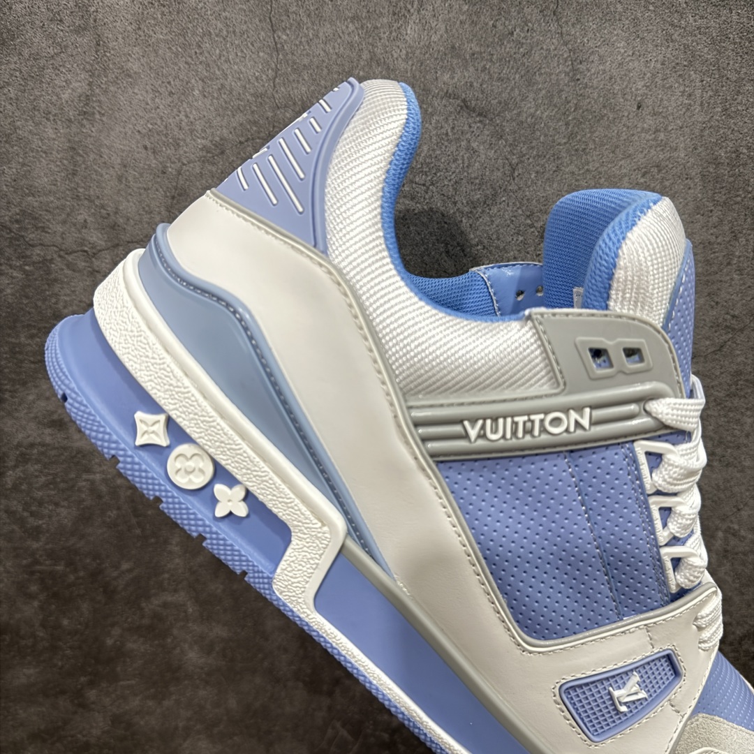 图片[7]-【HS纯原礼盒版福利】 LV Trainer系列高奢运动鞋 新款芯片顶级 潮人必备单品 同步ZP官网空胶工艺 鞋舌、挂饰均镶嵌NFC芯片感应装置 正确胶片断点式设计 中底正确还原原版油印字母比例 1：1原楦格板、楦头、刀磨全新升级！ 独家订制顶级压纹麂皮 原版开模TPU大底 质感原版一致 垫脚聚米微料加透气英伦网布 披靡市场任何版本！细节完美呈现！ 代购指定版本 全新升级最新双盒包装 扫码秒进官网！ 全套包装配件同比原版 尺码： 39-45-选品中心