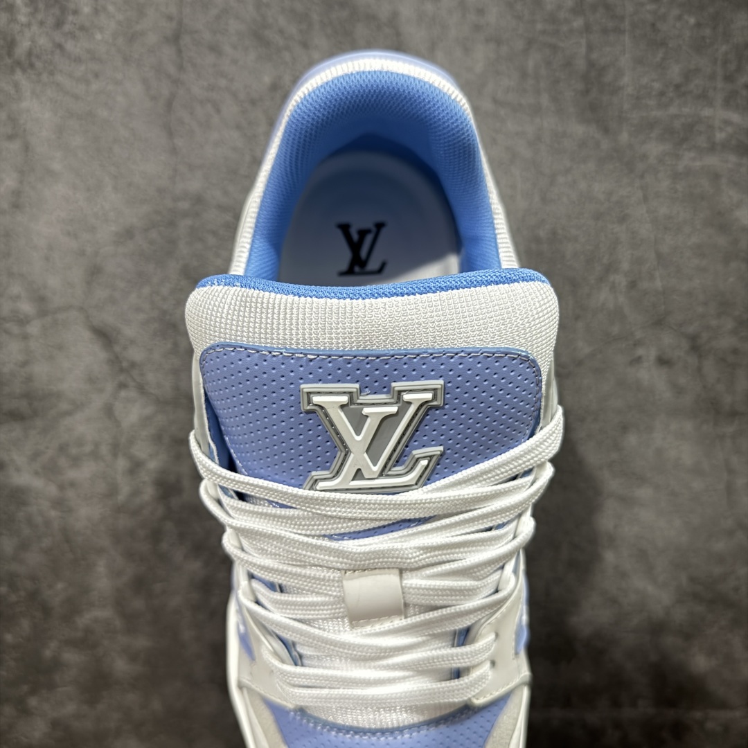图片[8]-【HS纯原礼盒版福利】 LV Trainer系列高奢运动鞋 新款芯片顶级 潮人必备单品 同步ZP官网空胶工艺 鞋舌、挂饰均镶嵌NFC芯片感应装置 正确胶片断点式设计 中底正确还原原版油印字母比例 1：1原楦格板、楦头、刀磨全新升级！ 独家订制顶级压纹麂皮 原版开模TPU大底 质感原版一致 垫脚聚米微料加透气英伦网布 披靡市场任何版本！细节完美呈现！ 代购指定版本 全新升级最新双盒包装 扫码秒进官网！ 全套包装配件同比原版 尺码： 39-45-选品中心