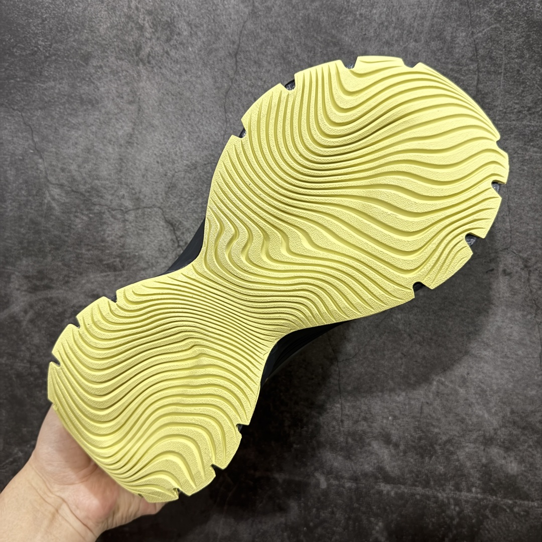 图片[9]-【纯原版】Adidas Vento XLG MTW 顶级品质 原鞋开发 原版大盒 脉冲系列 复古休闲老爹鞋 官方同步配色 鞋面是透气网面和皮革拼接 脚感轻盈 不闷汗 每次穿着跑步都感觉脚底在自由呼吸 鞋底是adidas经典的防滑设计 纹路很深 抓地力超稳 低帮设计很显脚踝纤细 却不失满满的包围安全感 货号： JR6391  尺码：36 36.5 37 38 38.5 39 40 40.5 41 42 42.5 43 44 44.5 45-选品中心