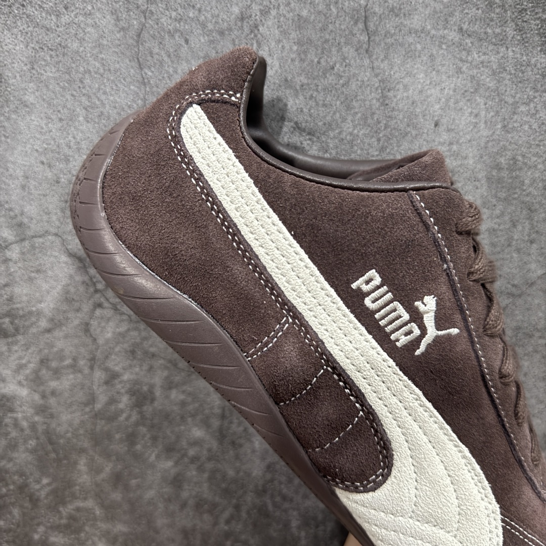 图片[7]-【Top纯原版】彪马PUMA Speedcat Archive Speed Cat系列美拉德风 舒适百搭 防滑耐磨 低帮 生活休闲鞋 男女同款 深棕色 刺绣 403903-01 目前市场最优版本 无论是版型 细节 烫金走线 完全碾压市场任意版本 欢迎对比🆚 工厂耗时3个月开发 原装档案原数据纸版楦型 采用固色翻毛皮鞋面材质(正确二次成型\’猛帮\’成型工艺🆚区别市面版本!!) 外置原数据开发轻量耐磨橡胶大底💪🏻 全球知名运动品牌PUMA宝马赛车系列 融合了宝马车队的标志性配色 以趣味十足又前卫复古的设计引领潮流 将赛道精神融入街头时尚 开启前卫竞速之旅 主打前卫复古风 Roma鞋款的鞋侧以复古的流线造型 缀以宝马经典Logo 巧妙吸睛 而Speedcat鞋款以亮眼三色条纹元素缀以舒适鞋面 赋予了独特的个性美学 演绎赛车的无尽能量 尺码：36-45-选品中心