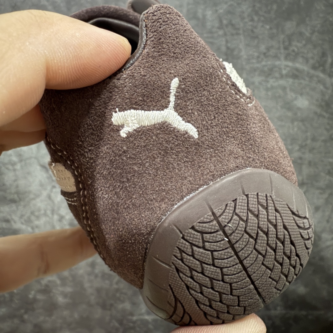 图片[2]-【Top纯原版】彪马PUMA Speedcat Archive Speed Cat系列美拉德风 舒适百搭 防滑耐磨 低帮 生活休闲鞋 男女同款 深棕色 刺绣 403903-01 目前市场最优版本 无论是版型 细节 烫金走线 完全碾压市场任意版本 欢迎对比🆚 工厂耗时3个月开发 原装档案原数据纸版楦型 采用固色翻毛皮鞋面材质(正确二次成型\’猛帮\’成型工艺🆚区别市面版本!!) 外置原数据开发轻量耐磨橡胶大底💪🏻 全球知名运动品牌PUMA宝马赛车系列 融合了宝马车队的标志性配色 以趣味十足又前卫复古的设计引领潮流 将赛道精神融入街头时尚 开启前卫竞速之旅 主打前卫复古风 Roma鞋款的鞋侧以复古的流线造型 缀以宝马经典Logo 巧妙吸睛 而Speedcat鞋款以亮眼三色条纹元素缀以舒适鞋面 赋予了独特的个性美学 演绎赛车的无尽能量 尺码：36-45-选品中心