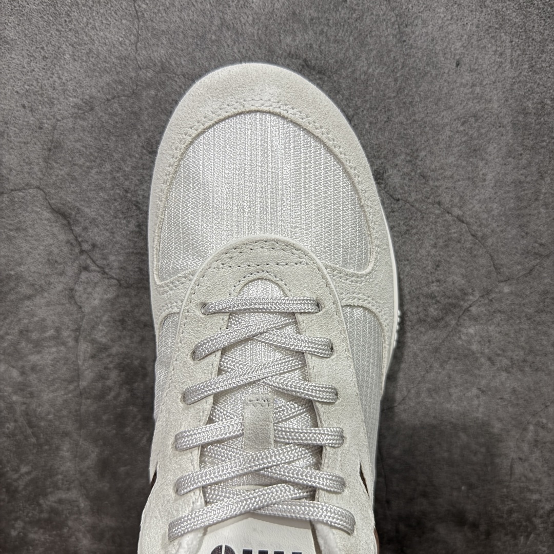 图片[5]-【渠道礼盒版】MiuMiu缪缪 Gymnasium 绒面革 圆头系带 薄底鞋 低帮 生活休闲鞋 男女鞋 私人订单 顶级礼盒包装 原版开发打造 区别市场所有版本 一切细节均对标原版 皮料 面料 大底均与原版对比无差别 无任何色差 欢迎对比 市场最高版 尺码：36-44-选品中心