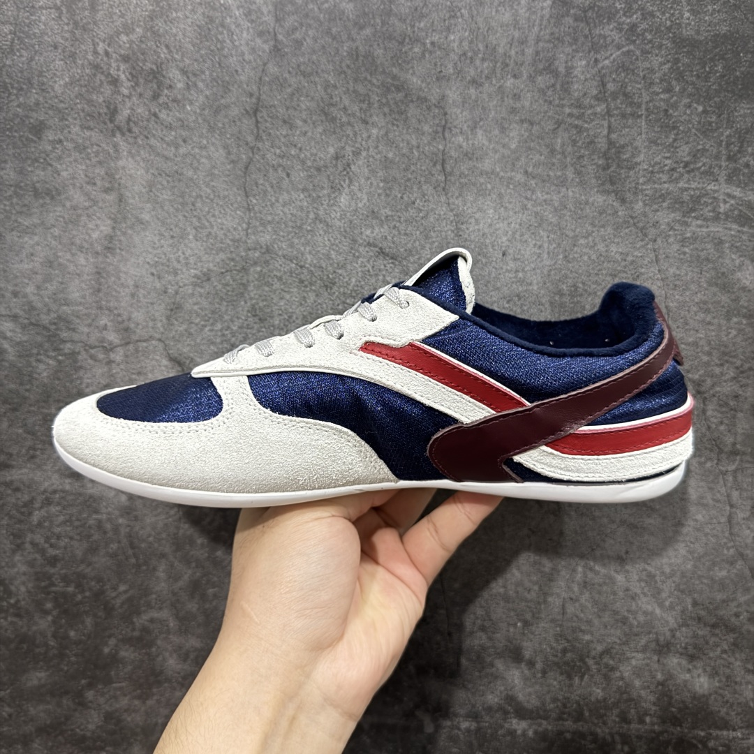 图片[2]-【渠道礼盒版】MiuMiu缪缪 Gymnasium 绒面革 圆头系带 薄底鞋 低帮 生活休闲鞋 男女鞋 私人订单 顶级礼盒包装 原版开发打造 区别市场所有版本 一切细节均对标原版 皮料 面料 大底均与原版对比无差别 无任何色差 欢迎对比 市场最高版 尺码：36-44-选品中心