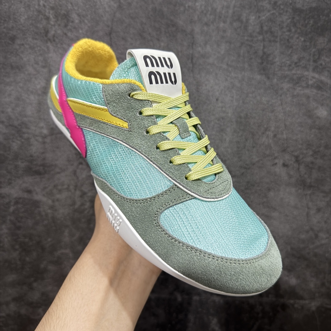 图片[3]-【渠道礼盒版】MiuMiu缪缪 Gymnasium 绒面革 圆头系带 薄底鞋 低帮 生活休闲鞋 男女鞋 私人订单 顶级礼盒包装 原版开发打造 区别市场所有版本 一切细节均对标原版 皮料 面料 大底均与原版对比无差别 无任何色差 欢迎对比 市场最高版 尺码：36-44-选品中心