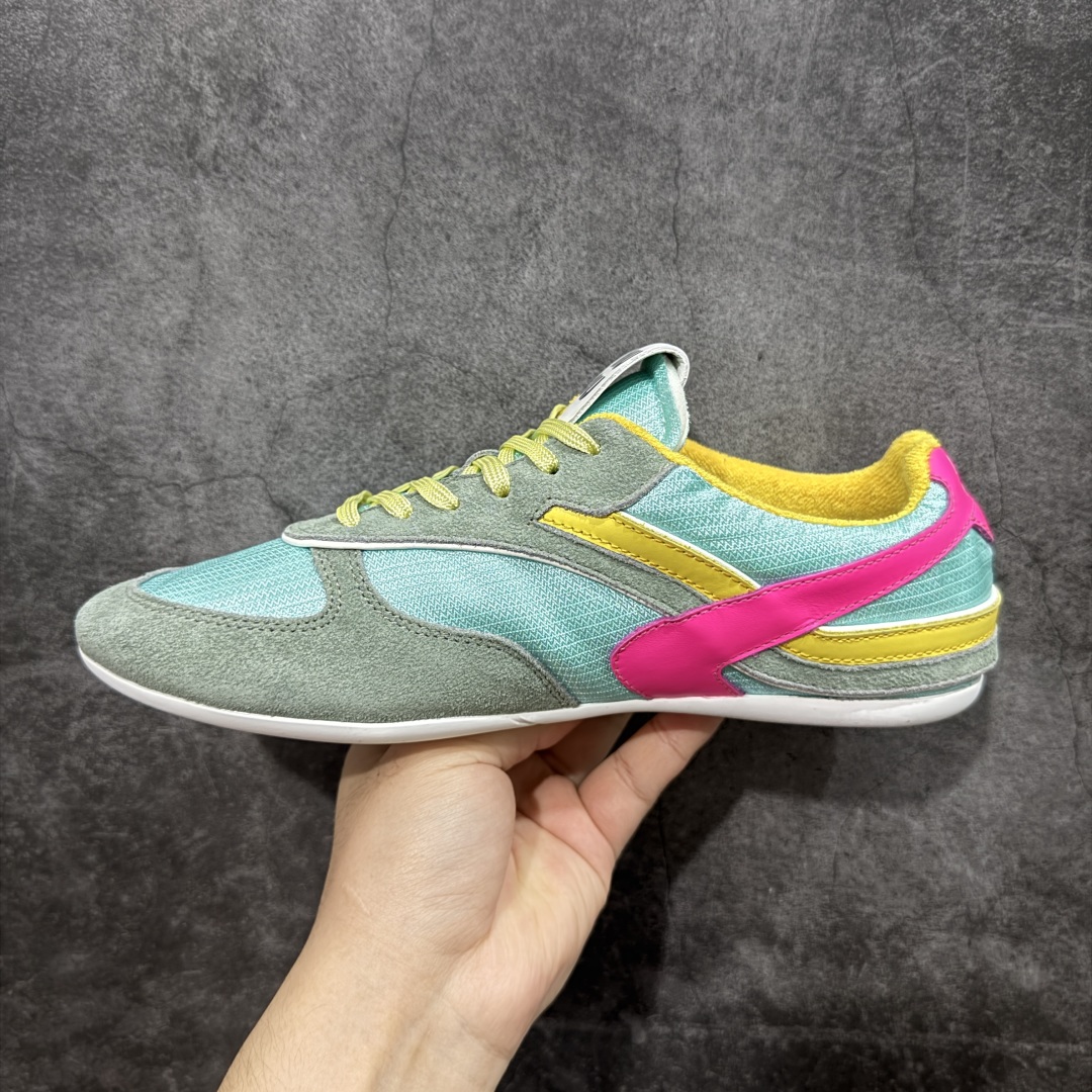 图片[2]-【渠道礼盒版】MiuMiu缪缪 Gymnasium 绒面革 圆头系带 薄底鞋 低帮 生活休闲鞋 男女鞋 私人订单 顶级礼盒包装 原版开发打造 区别市场所有版本 一切细节均对标原版 皮料 面料 大底均与原版对比无差别 无任何色差 欢迎对比 市场最高版 尺码：36-44-选品中心