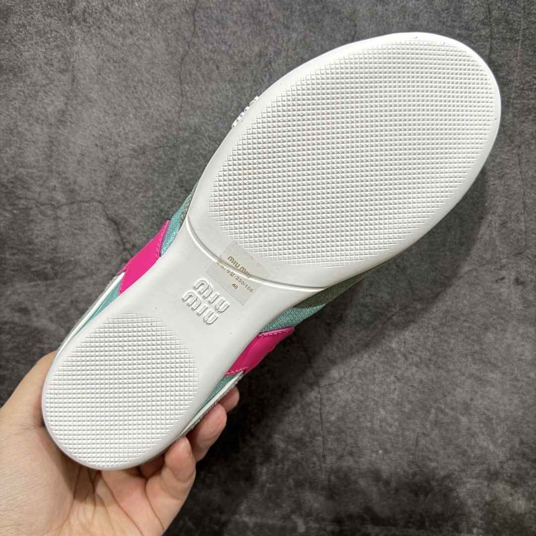 图片[9]-【渠道礼盒版】MiuMiu缪缪 Gymnasium 绒面革 圆头系带 薄底鞋 低帮 生活休闲鞋 男女鞋 私人订单 顶级礼盒包装 原版开发打造 区别市场所有版本 一切细节均对标原版 皮料 面料 大底均与原版对比无差别 无任何色差 欢迎对比 市场最高版 尺码：36-44-选品中心