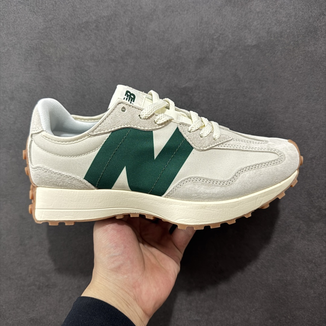 【K8版本】NB新百伦New Balance NB327系列复古休闲运动慢跑鞋 MS327HR1 全新 New Balance 327 系列,以更纯粹的复古风格设计打造的全新造型。侧身还以解构设计,将 N 字标志以做旧压花样式呈现,样式别具新意。而麂皮、冲孔皮革的塑造,则呈现出高级怀旧气质,也让鞋款在奢华时装风格与运动氛围之间达到了平衡。 尺码:36~45半-选品中心