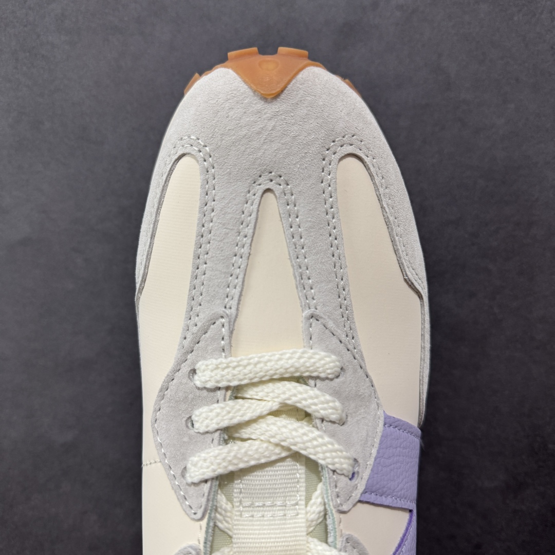 图片[8]-【K8版本】NB新百伦New Balance NB327系列复古休闲运动慢跑鞋 WS327OS 全新 New Balance 327 系列，以更纯粹的复古风格设计打造的全新造型。侧身还以解构设计，将 N 字标志以做旧压花样式呈现，样式别具新意。而麂皮、冲孔皮革的塑造，则呈现出高级怀旧气质，也让鞋款在奢华时装风格与运动氛围之间达到了平衡。 尺码：36～45半-选品中心