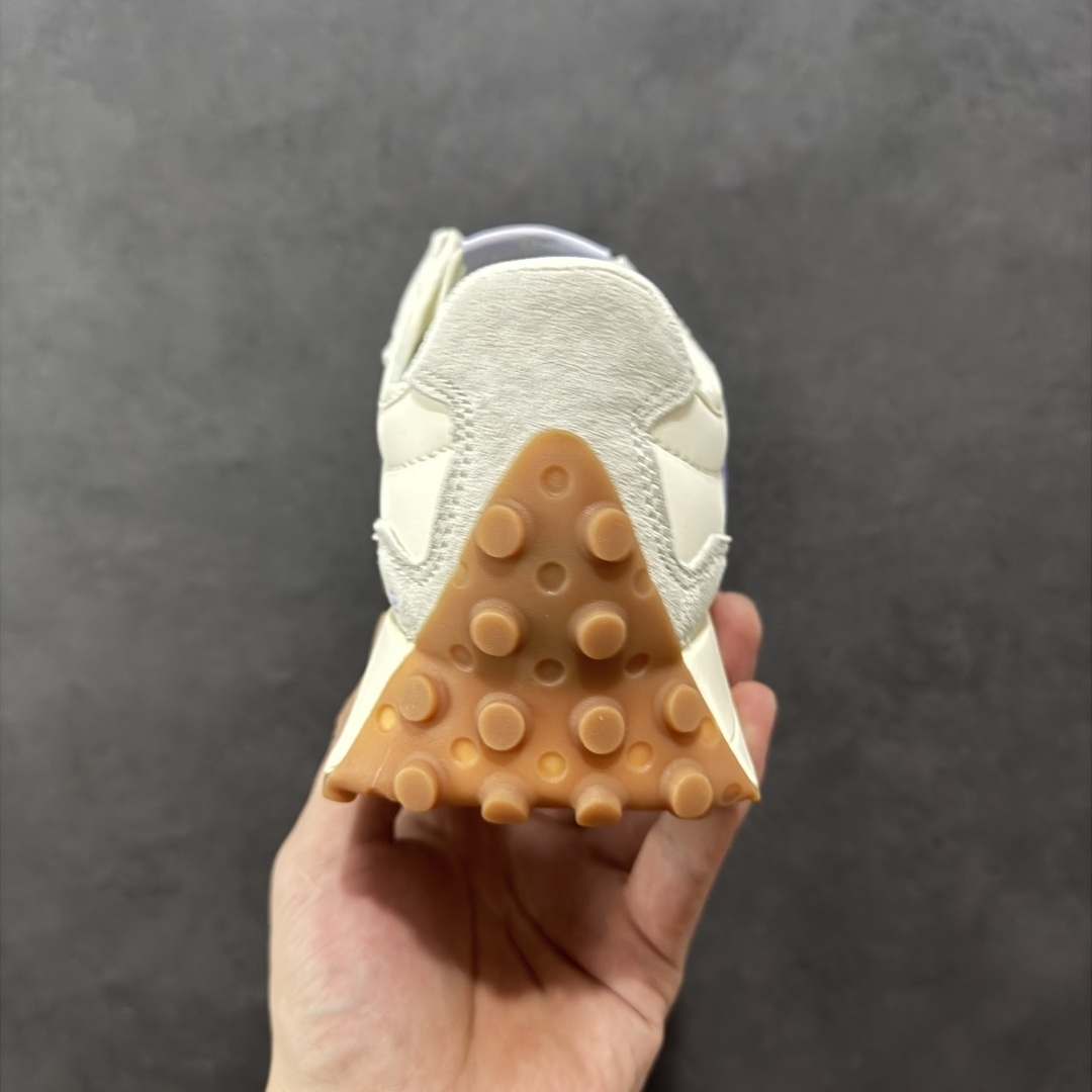 图片[4]-【K8版本】NB新百伦New Balance NB327系列复古休闲运动慢跑鞋 WS327OS 全新 New Balance 327 系列，以更纯粹的复古风格设计打造的全新造型。侧身还以解构设计，将 N 字标志以做旧压花样式呈现，样式别具新意。而麂皮、冲孔皮革的塑造，则呈现出高级怀旧气质，也让鞋款在奢华时装风格与运动氛围之间达到了平衡。 尺码：36～45半-选品中心