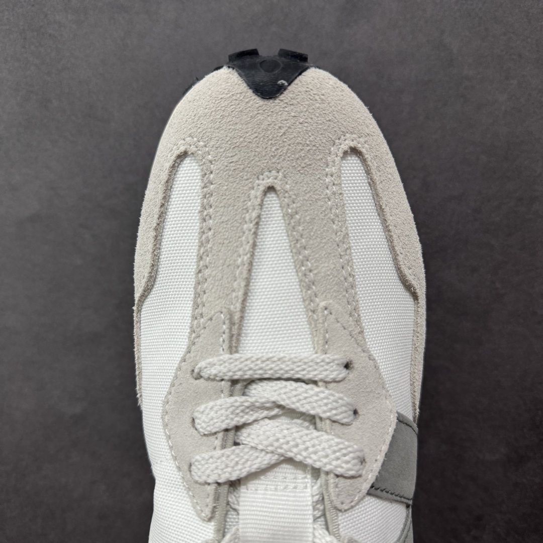 图片[8]-【K8版本】NB新百伦New Balance NB327系列复古休闲运动慢跑鞋 MS327WE 全新 New Balance 327 系列，以更纯粹的复古风格设计打造的全新造型。侧身还以解构设计，将 N 字标志以做旧压花样式呈现，样式别具新意。而麂皮、冲孔皮革的塑造，则呈现出高级怀旧气质，也让鞋款在奢华时装风格与运动氛围之间达到了平衡。 尺码：36～45半-选品中心