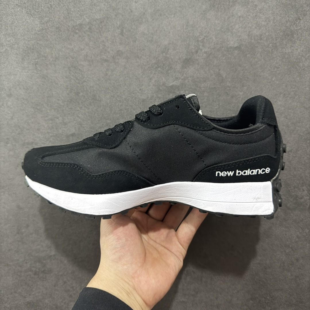图片[2]-【K8版本】NB新百伦New Balance NB327系列复古休闲运动慢跑鞋 MS327CPG 全新 New Balance 327 系列，以更纯粹的复古风格设计打造的全新造型。侧身还以解构设计，将 N 字标志以做旧压花样式呈现，样式别具新意。而麂皮、冲孔皮革的塑造，则呈现出高级怀旧气质，也让鞋款在奢华时装风格与运动氛围之间达到了平衡。 尺码：36～45半-选品中心