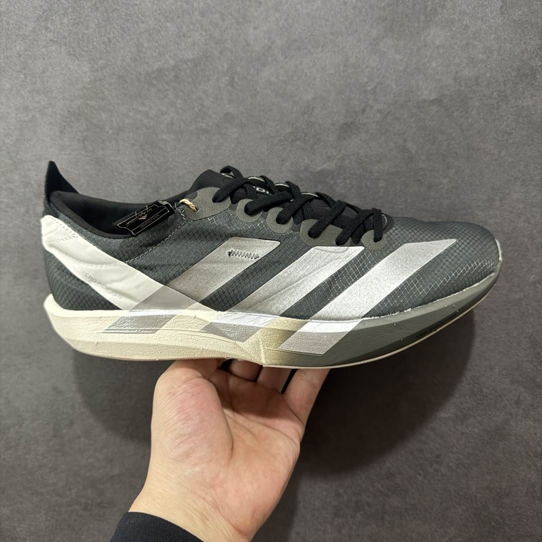 【公司级】阿迪达斯 Adidas Adizero Adios 9 M 阿迪超轻透气缓震跑鞋 马牌橡胶大底+超临界爆米花中底+尼龙抗扭片 此款是ADIOS系列最轻的鞋 41.5#单只170克 整体外观造型与adiZero Adios Pro EVO 1非常相似 中底配置方面搭载全掌Lightstrike Pro 鞋面采用透气网面示人 契合日常训练鞋的定位 更加耐用 外底给到了马牌橡胶 及上代竞速旗舰adidas Adizero Adios Pro 3区域分布 货号:JS3151 尺码:36 36.5 37 38 38.5 39 40 40.5 41 42 42.5 43 44 44.5 45-选品中心