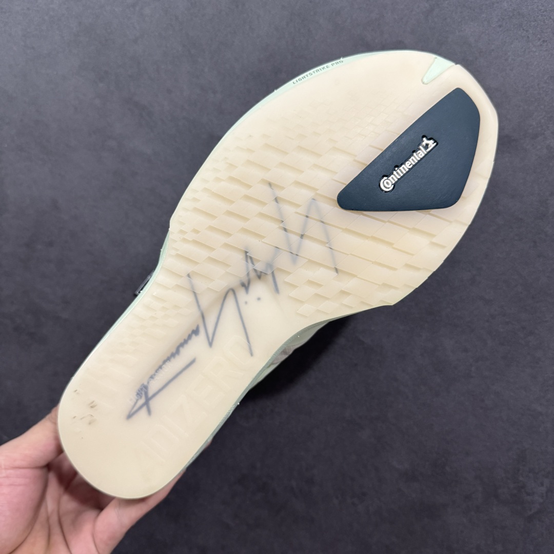 图片[9]-【公司级】阿迪达斯 Adidas Adizero Adios 9 M 阿迪超轻透气缓震跑鞋 马牌橡胶大底+超临界爆米花中底+尼龙抗扭片 此款是ADIOS系列最轻的鞋 41.5#单只170克 整体外观造型与adiZero Adios Pro EVO 1非常相似 中底配置方面搭载全掌Lightstrike Pro 鞋面采用透气网面示人 契合日常训练鞋的定位 更加耐用 外底给到了马牌橡胶 及上代竞速旗舰adidas Adizero Adios Pro 3区域分布 货号：JS3138 尺码：36 36.5 37 38 38.5 39 40 40.5 41 42 42.5 43 44 44.5 45-选品中心