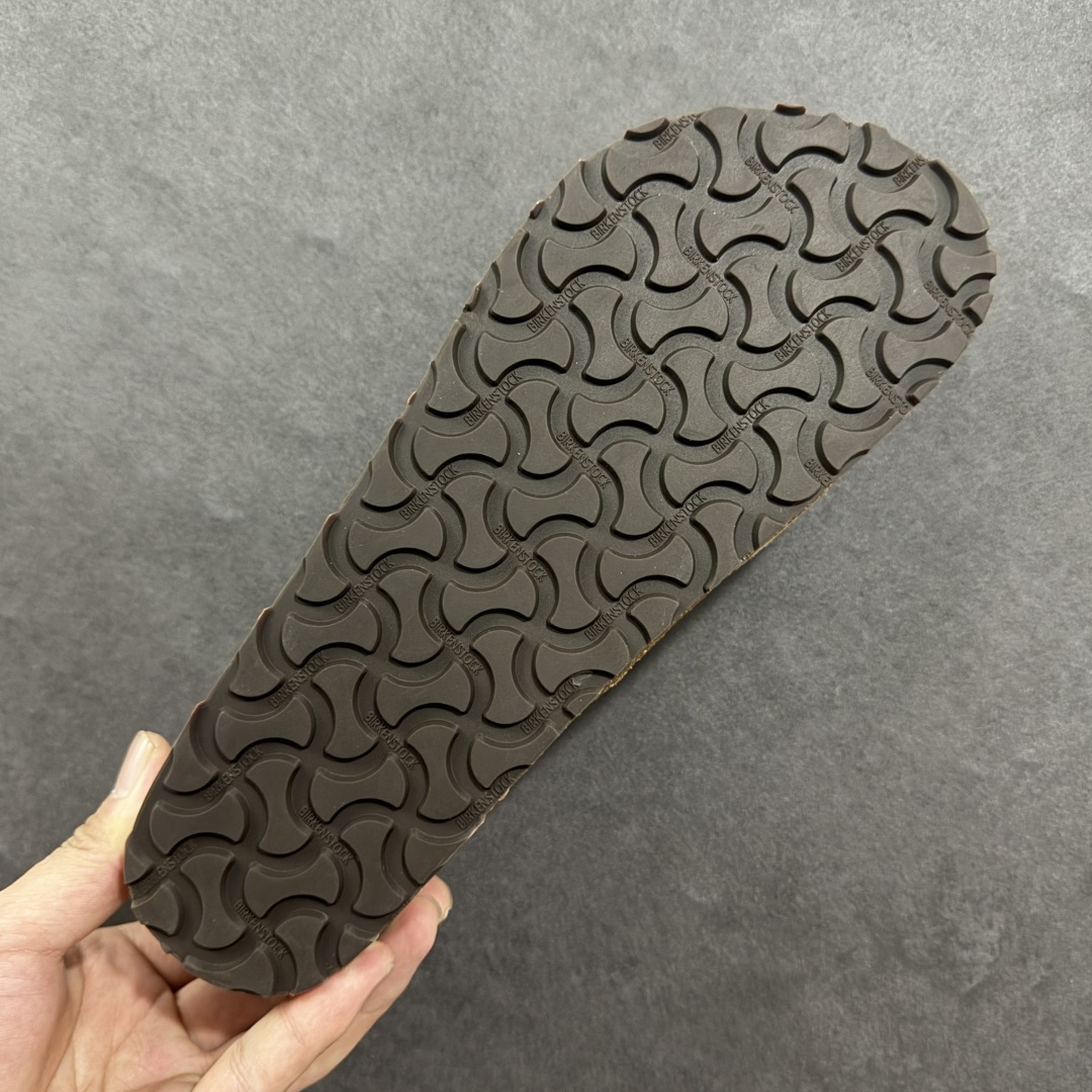 图片[9]-【莞顶纯原】勃肯 Birkenstock 优雅老钱风 乐福拖 广东原产#德国百年知名鞋履品牌·勃肯Birkenstock 勃肯#采用质地柔软绒面材质#中底搭载缓震软木橡胶 其特有的鞋床设计，贴合脚面穿着舒适 Birkenstock Milano中性软木鞋底经典款式，非常好搭，鞋底结实耐磨，适合夏天。 尺码：35-45-选品中心