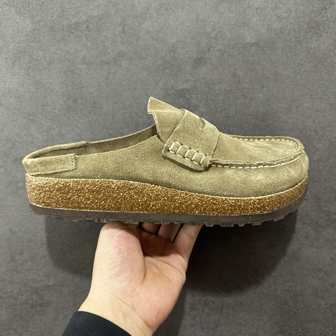 【莞顶纯原】勃肯 Birkenstock 优雅老钱风 乐福拖 广东原产#德国百年知名鞋履品牌·勃肯Birkenstock 勃肯#采用质地柔软绒面材质#中底搭载缓震软木橡胶 其特有的鞋床设计,贴合脚面穿着舒适 Birkenstock Milano中性软木鞋底经典款式,非常好搭,鞋底结实耐磨,适合夏天。 尺码:35-45-选品中心
