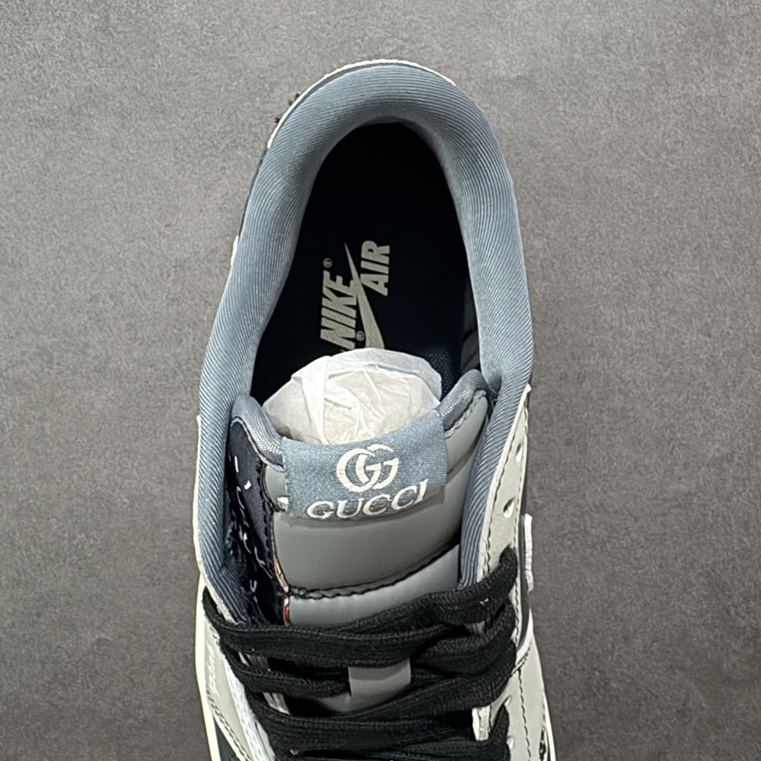 图片[7]-【定制版】Travis Scott x Nike Air Jordan 1 Low x GUCCI Air Jordan 1 Low 反转黑灰小勾倒钩 纯原版本 全鞋采用原装头层皮，用料扎实 精雕细琢 鞋型极致还原 飞翼3D打印改良 深度立体 四线中底拉帮皮料选材 钢印 背胶一应俱全 全新批次 原装原模大底全鞋原厂定制皮料，手感细腻正确折边工艺 完美细节诠释 货号：XD0798 304 尺码：36 36.5 37.5 38 38.5 39 40 40.5 41 42 42.5 43 44 44.5 45-选品中心