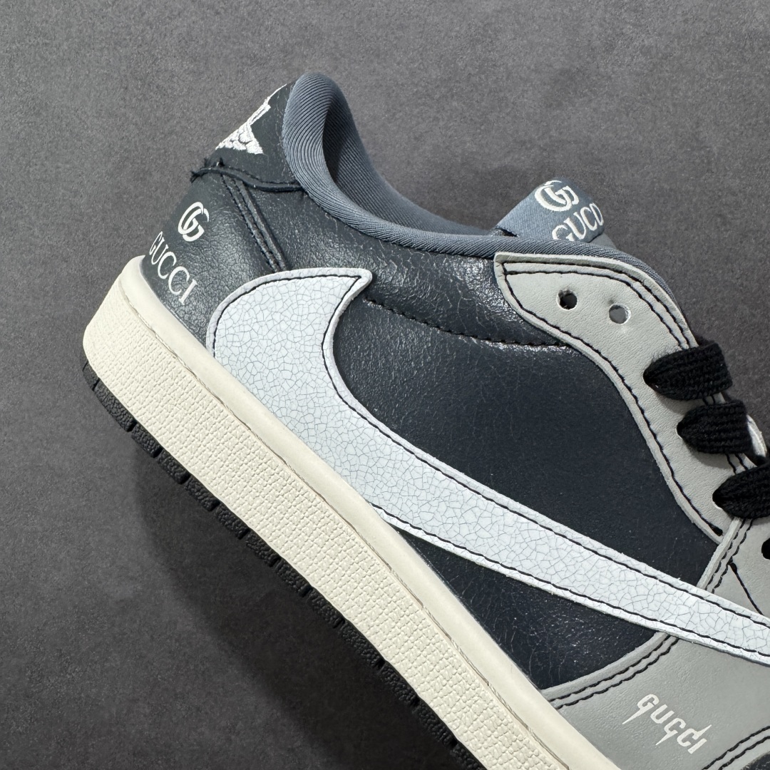 图片[6]-【定制版】Travis Scott x Nike Air Jordan 1 Low x GUCCI Air Jordan 1 Low 反转黑灰小勾倒钩 纯原版本 全鞋采用原装头层皮，用料扎实 精雕细琢 鞋型极致还原 飞翼3D打印改良 深度立体 四线中底拉帮皮料选材 钢印 背胶一应俱全 全新批次 原装原模大底全鞋原厂定制皮料，手感细腻正确折边工艺 完美细节诠释 货号：XD0798 304 尺码：36 36.5 37.5 38 38.5 39 40 40.5 41 42 42.5 43 44 44.5 45-选品中心