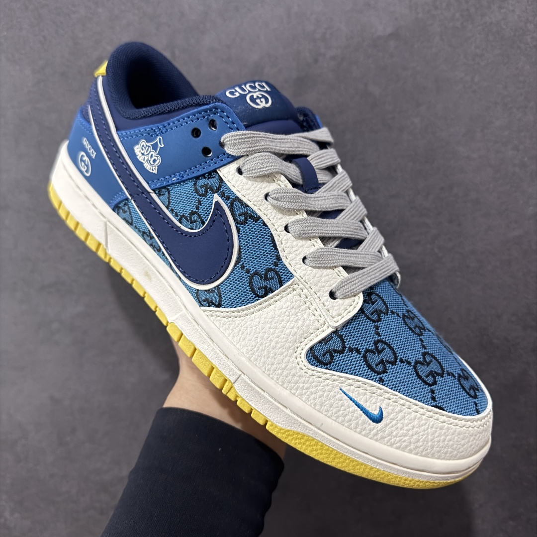 图片[3]-【定制版】Nike SB Dunk Low x GUCCI 白蓝小勾 纯原大厂出品 极力推荐 原装头层材料 独家版型蒸餾加工 帶來的是更好的视觉和脚感体验 大厂纯原品质出货 清洁度 电绣工艺 皮料切割干净无任何毛边 细节完美 货号：XD1588 215 尺码：36 36.5 37.5 38 38.5 39 40 40.5 41 42 42.5 43 44 44.5 45-选品中心