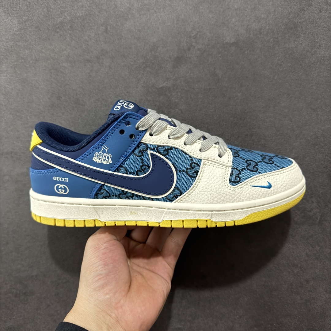 【定制版】Nike SB Dunk Low x GUCCI 白蓝小勾 纯原大厂出品 极力推荐 原装头层材料 独家版型蒸餾加工 帶來的是更好的视觉和脚感体验 大厂纯原品质出货 清洁度 电绣工艺 皮料切割干净无任何毛边 细节完美 货号:XD1588 215 尺码:36 36.5 37.5 38 38.5 39 40 40.5 41 42 42.5 43 44 44.5 45-选品中心