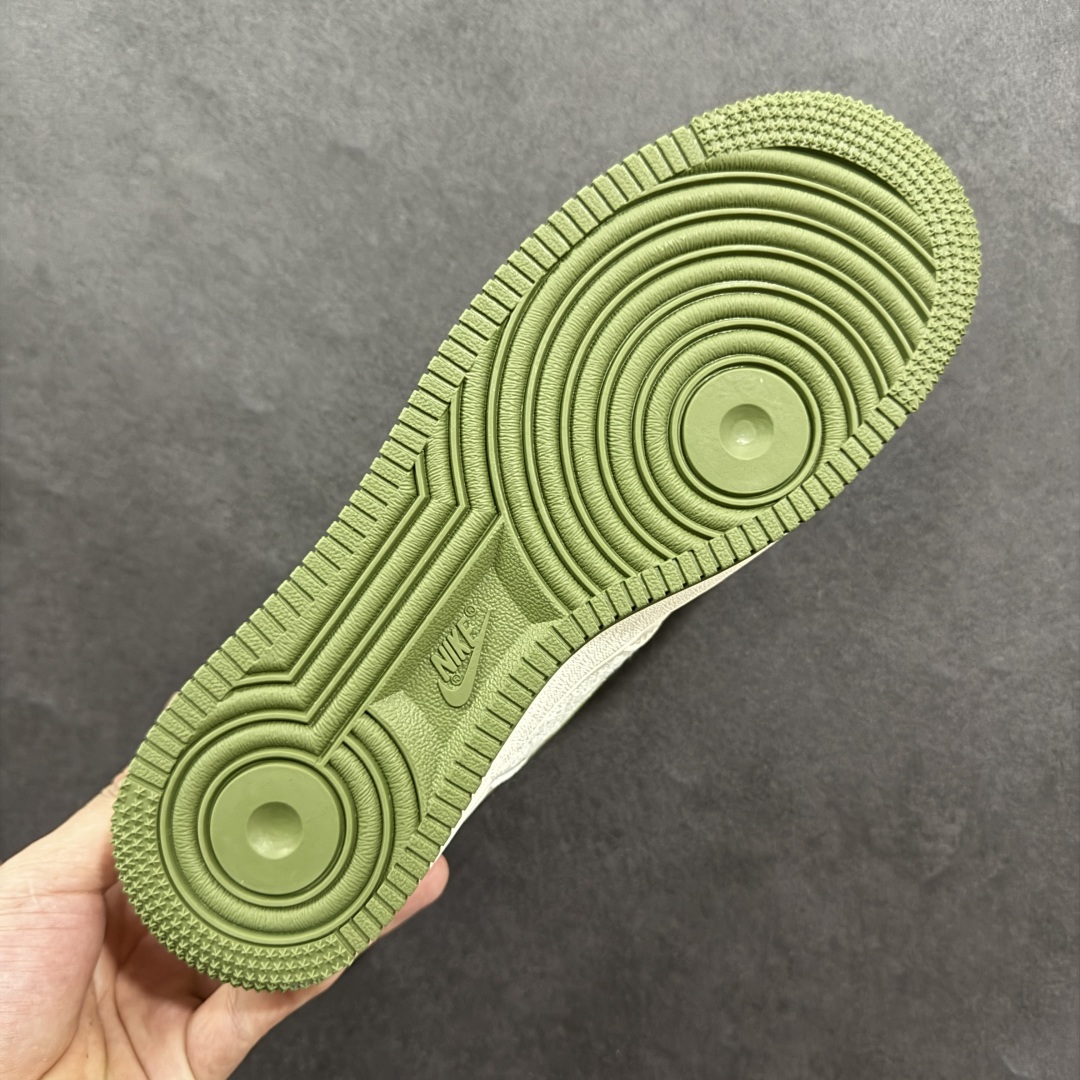 图片[9]-【定制版】Nike Air Force 1\’07 Low LV联名 亚麻米绿勾 空军一号低帮休闲板鞋 XX3168-192  #在璀璨的星空之中，恒星们以各自独特的颜色闪耀。黄色星星通常是温度较低的老年恒星，散发着温暖而柔和的光，如一位沧桑的智者，见证着宇宙的变迁。而蓝色星星则是温度极高的存在，表面温度可达25000°C，它们犹如宇宙中的精灵，以耀眼的蓝光展现着宇宙的神秘与活力  尺码：36 36.5 37.5 38 38.5 39 40 40.5 41 42 42.5 43 44 44.5 45-选品中心