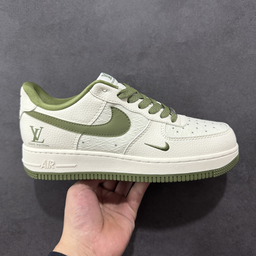 【定制版】Nike Air Force 1\'07 Low LV联名 亚麻米绿勾 空军一号低帮休闲板鞋 XX3168-192  #在璀璨的星空之中,恒星们以各自独特的颜色闪耀。黄色星星通常是温度较低的老年恒星,散发着温暖而柔和的光,如一位沧桑的智者,见证着宇宙的变迁。而蓝色星星则是温度极高的存在,表面温度可达25000°C,它们犹如宇宙中的精灵,以耀眼的蓝光展现着宇宙的神秘与活力  尺码:36 36.5 37.5 38 38.5 39 40 40.5 41 42 42.5 43 44 44.5 45-选品中心