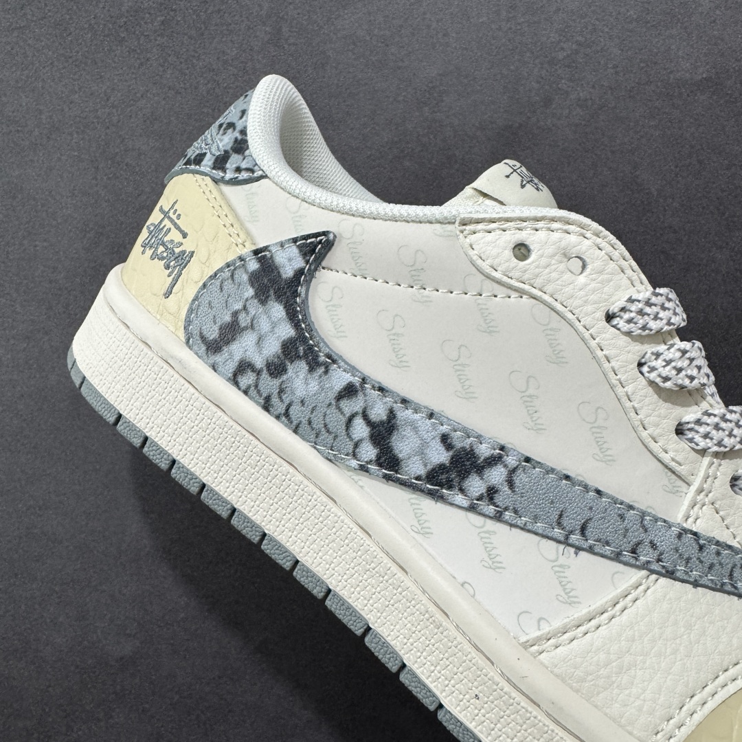图片[6]-【定制版】Travis Scott x Fragment Design x Air Jordan 1 Low OG SP AJ1 乔1 斯图西联名 灰黄蛇纹 低帮文化休闲板鞋 XS7089-621  #多方联名合作融合了Travis Scott 独特的音乐风格，藤原浩个性的设计风格以及Jordan品牌的经典元素 使其成为一双具有独特身份和价值的鞋子 清新而立体的外观加上联名标识更突出了其独特身份 这种配色方案显示出活力和时尚感 在视觉上引人注目 鞋身的质感和细腻的细节处理使其显得高端而格调十足 这款“倒钩”联名是设计与创意完美结合 融合多方的个性风格是一款备受瞩目的潮流鞋款  尺码：36 36.5 37.5 38 38.5 39 40 40.5 41 42 42.5 43 44 44.5 45-选品中心