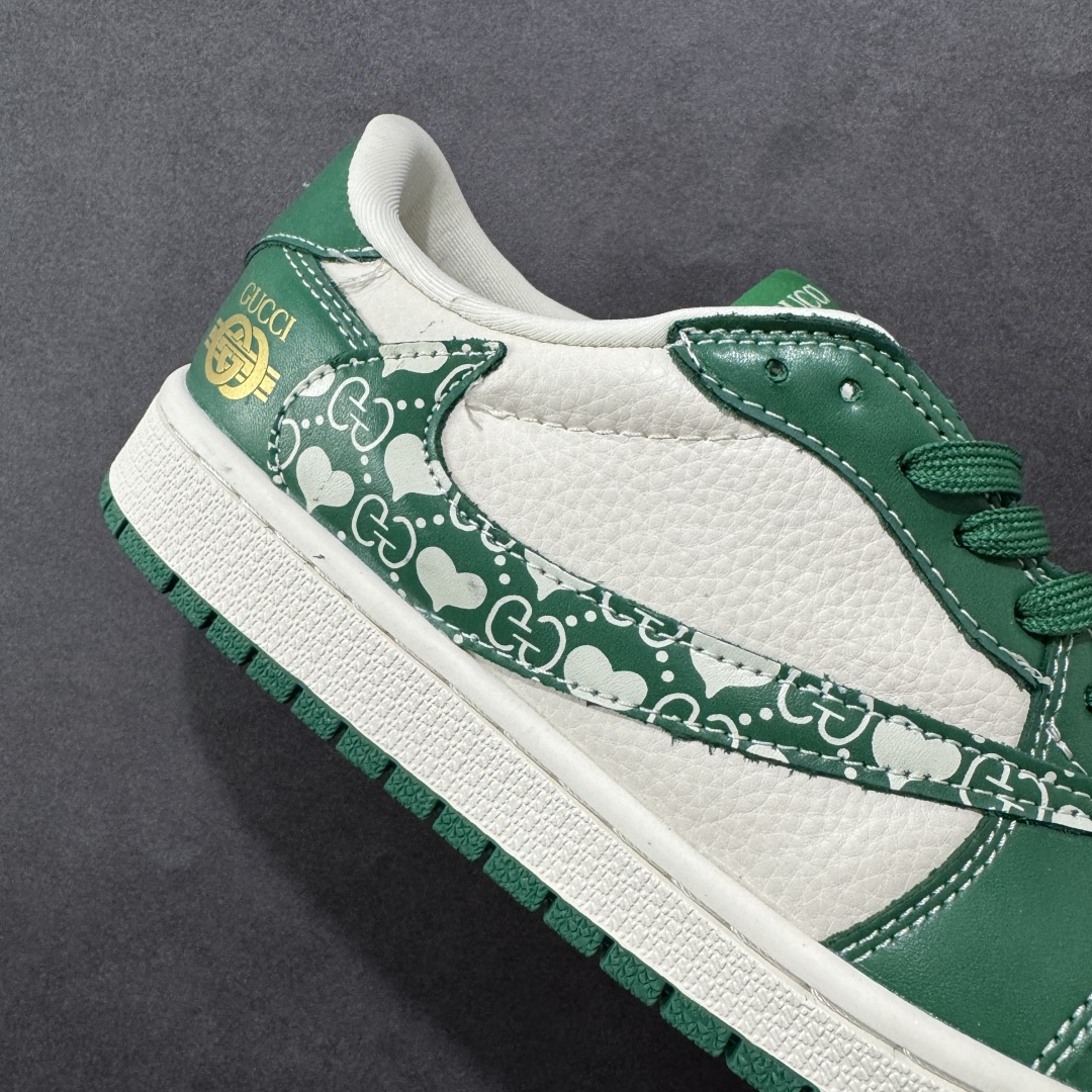 图片[6]-【定制版】Travis Scott x Fragment Design x Air Jordan 1 Low OG SP AJ1 乔1 古驰联名 绿花纹 低帮文化休闲板鞋 LD2025-025  #多方联名合作融合了Travis Scott 独特的音乐风格，藤原浩个性的设计风格以及Jordan品牌的经典元素 使其成为一双具有独特身份和价值的鞋子 清新而立体的外观加上联名标识更突出了其独特身份 这种配色方案显示出活力和时尚感 在视觉上引人注目 鞋身的质感和细腻的细节处理使其显得高端而格调十足 这款“倒钩”联名是设计与创意完美结合 融合多方的个性风格是一款备受瞩目的潮流鞋款  尺码：36 36.5 37.5 38 38.5 39 40 40.5 41 42 42.5 43 44 44.5 45-选品中心
