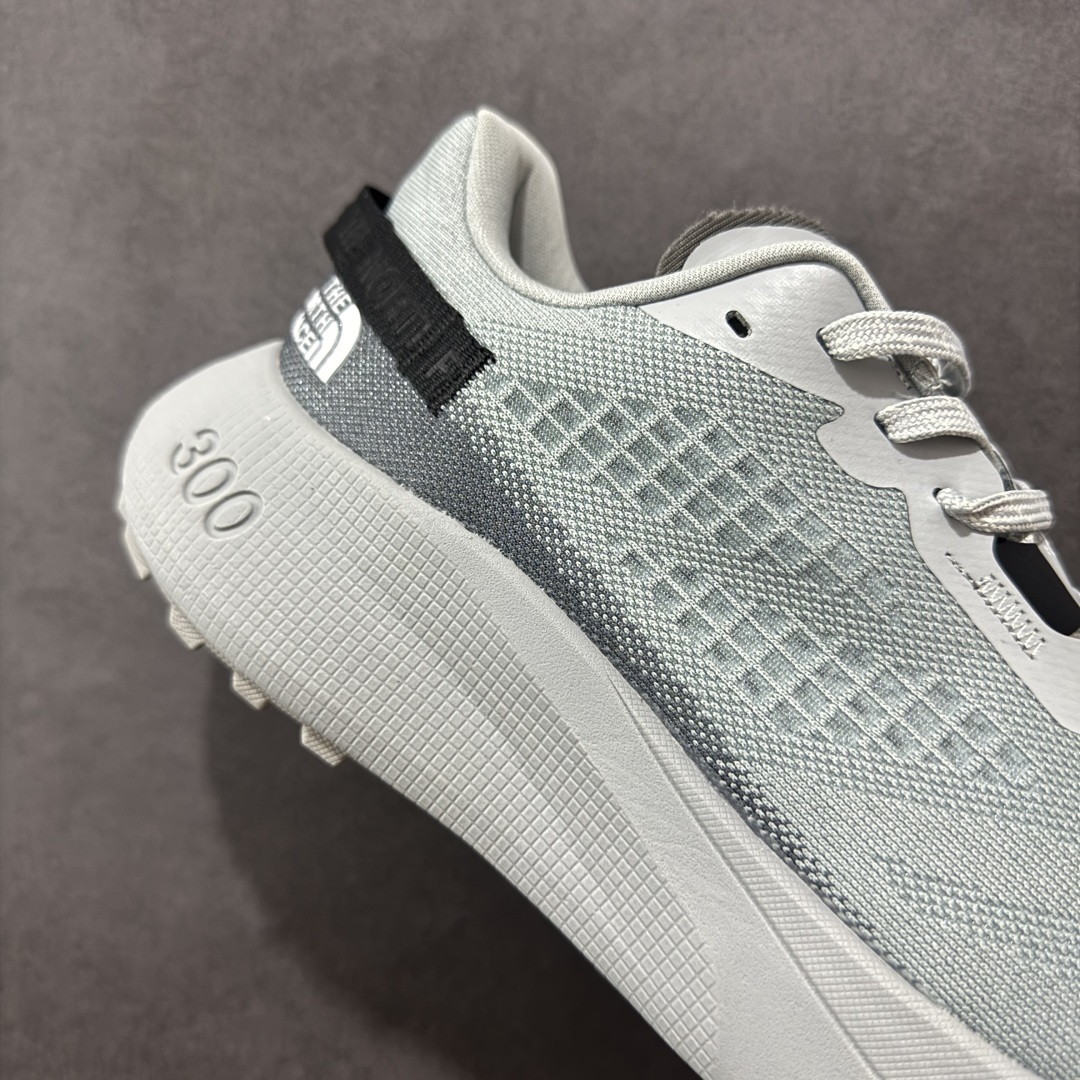 图片[6]-【纯原版】北面/The North Face Altamesa 300 阿尔塔梅萨300系列仿泼水 低帮徒步户外风登山休闲运动鞋 The North Face 全新越野跑训练鞋 Altamesa 300 兼具高效缓震与稳定性能 採用轻质、柔软的 DREAM 发泡中底科技和专為越野设计的 Surface CTRL™ 橡胶外底 大大加强舒适度和回弹性 而抓地力出色的凸纹底部让跑手可轻松应对不同路况 货号： NF0A8A9RV71-140 尺码： 39-45-选品中心