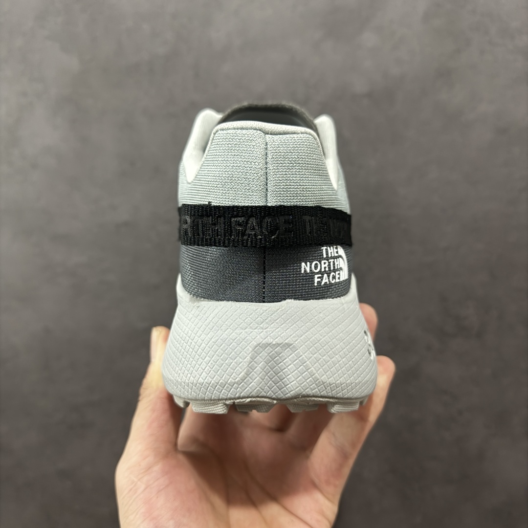 图片[4]-【纯原版】北面/The North Face Altamesa 300 阿尔塔梅萨300系列仿泼水 低帮徒步户外风登山休闲运动鞋 The North Face 全新越野跑训练鞋 Altamesa 300 兼具高效缓震与稳定性能 採用轻质、柔软的 DREAM 发泡中底科技和专為越野设计的 Surface CTRL™ 橡胶外底 大大加强舒适度和回弹性 而抓地力出色的凸纹底部让跑手可轻松应对不同路况 货号： NF0A8A9RV71-140 尺码： 39-45-选品中心