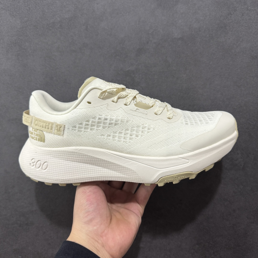 【纯原版】北面/The North Face Altamesa 300 阿尔塔梅萨300系列仿泼水 低帮徒步户外风登山休闲运动鞋 The North Face 全新越野跑训练鞋 Altamesa 300 兼具高效缓震与稳定性能 採用轻质、柔软的 DREAM 发泡中底科技和专為越野设计的 Surface CTRL™ 橡胶外底 大大加强舒适度和回弹性 而抓地力出色的凸纹底部让跑手可轻松应对不同路况 货号： NF0A8A9RV71-140 尺码： 39-45-选品中心