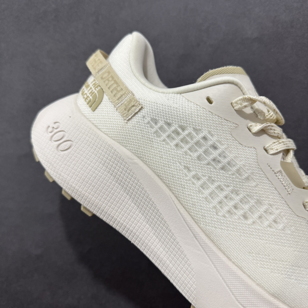 图片[6]-【纯原版】北面/The North Face Altamesa 300 阿尔塔梅萨300系列仿泼水 低帮徒步户外风登山休闲运动鞋 The North Face 全新越野跑训练鞋 Altamesa 300 兼具高效缓震与稳定性能 採用轻质、柔软的 DREAM 发泡中底科技和专為越野设计的 Surface CTRL™ 橡胶外底 大大加强舒适度和回弹性 而抓地力出色的凸纹底部让跑手可轻松应对不同路况 货号： NF0A8A9RV71-140 尺码： 39-45-选品中心