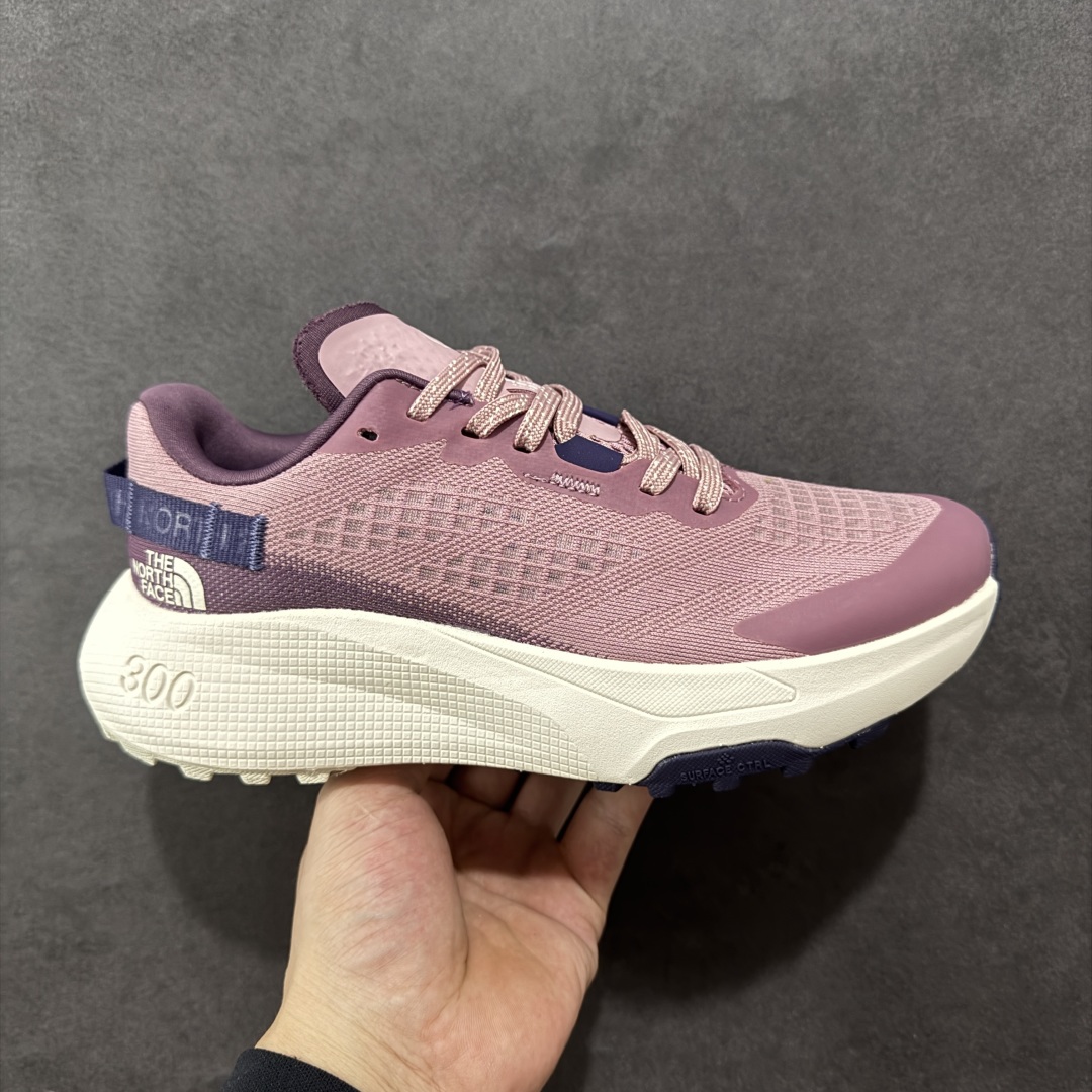 【纯原版】北面/The North Face Altamesa 300 阿尔塔梅萨300系列仿泼水 低帮徒步户外风登山休闲运动鞋 The North Face 全新越野跑训练鞋 Altamesa 300 兼具高效缓震与稳定性能 採用轻质、柔软的 DREAM 发泡中底科技和专為越野设计的 Surface CTRL™ 橡胶外底 大大加强舒适度和回弹性 而抓地力出色的凸纹底部让跑手可轻松应对不同路况 货号： NF0A8A9RV71-140 尺码： 39-45-选品中心