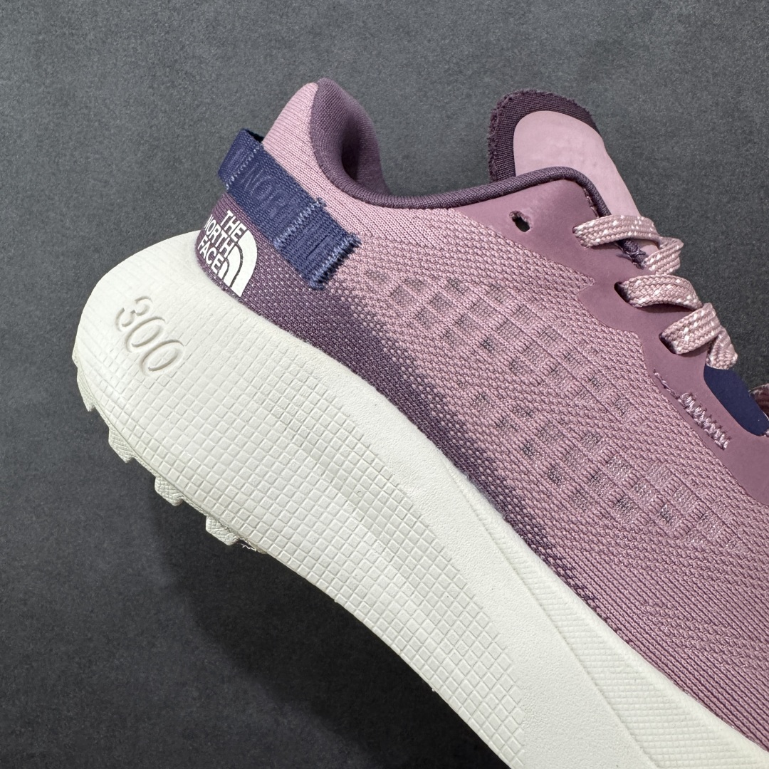 图片[6]-【纯原版】北面/The North Face Altamesa 300 阿尔塔梅萨300系列仿泼水 低帮徒步户外风登山休闲运动鞋 The North Face 全新越野跑训练鞋 Altamesa 300 兼具高效缓震与稳定性能 採用轻质、柔软的 DREAM 发泡中底科技和专為越野设计的 Surface CTRL™ 橡胶外底 大大加强舒适度和回弹性 而抓地力出色的凸纹底部让跑手可轻松应对不同路况 货号： NF0A8A9RV71-140 尺码： 39-45-选品中心