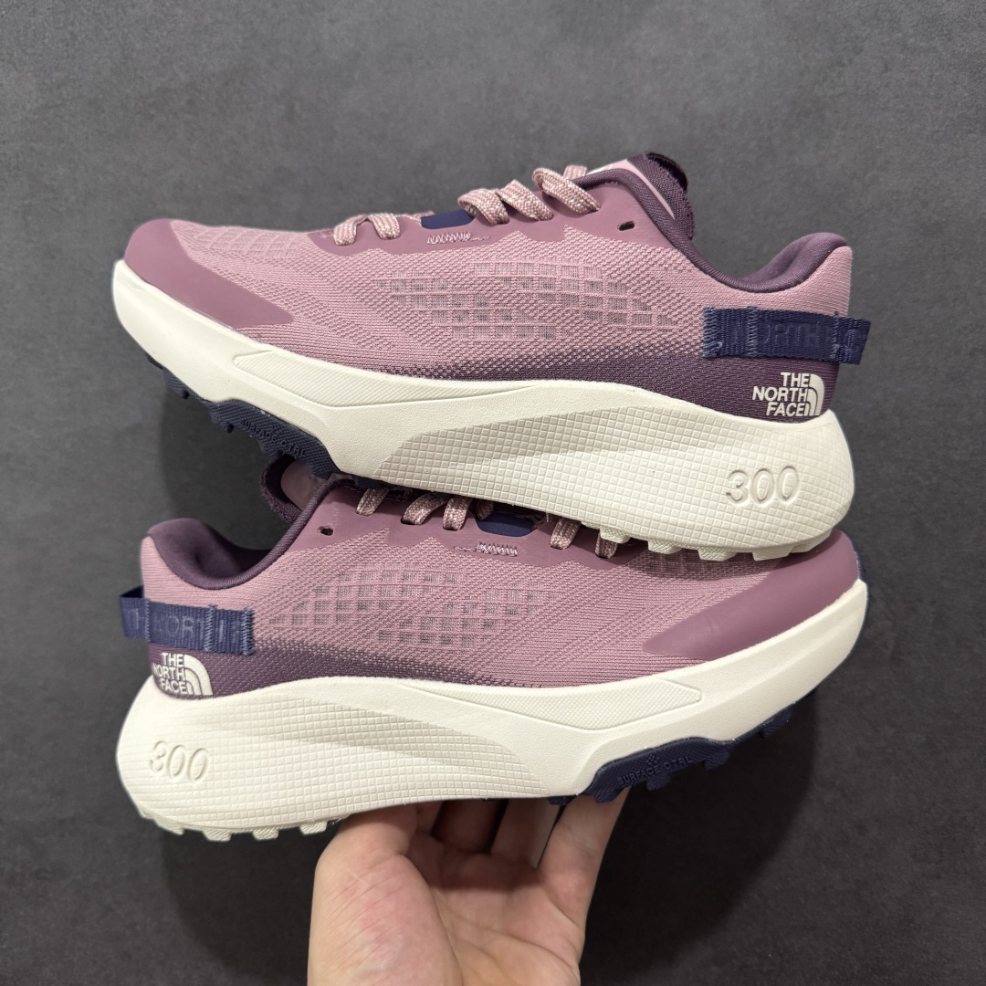 图片[6]-【纯原版】北面/The North Face Altamesa 300 阿尔塔梅萨300系列仿泼水 低帮徒步户外风登山休闲运动鞋 The North Face 全新越野跑训练鞋 Altamesa 300 兼具高效缓震与稳定性能 採用轻质、柔软的 DREAM 发泡中底科技和专為越野设计的 Surface CTRL™ 橡胶外底 大大加强舒适度和回弹性 而抓地力出色的凸纹底部让跑手可轻松应对不同路况 货号： NF0A8A9RV71-140 尺码： 39-45-选品中心