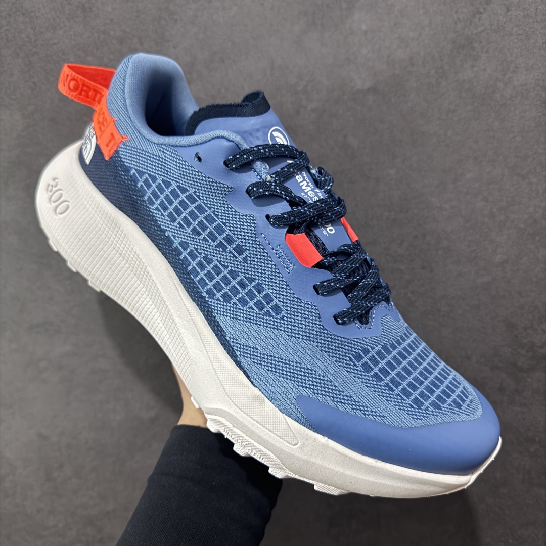 图片[3]-【纯原版】北面/The North Face Altamesa 300 阿尔塔梅萨300系列仿泼水 低帮徒步户外风登山休闲运动鞋 The North Face 全新越野跑训练鞋 Altamesa 300 兼具高效缓震与稳定性能 採用轻质、柔软的 DREAM 发泡中底科技和专為越野设计的 Surface CTRL™ 橡胶外底 大大加强舒适度和回弹性 而抓地力出色的凸纹底部让跑手可轻松应对不同路况 货号： NF0A8A9RV71-140 尺码： 39-45-选品中心