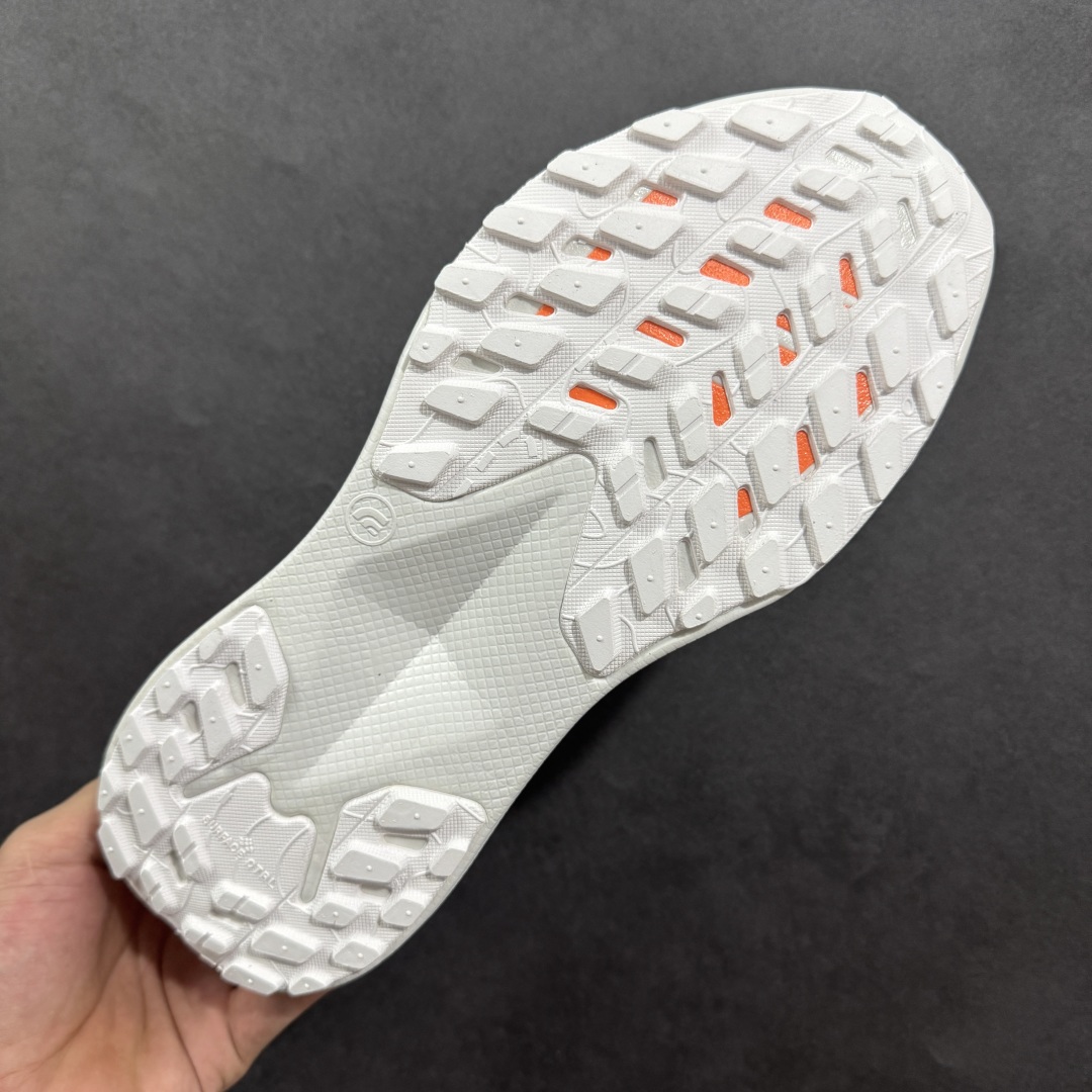 图片[9]-【纯原版】北面/The North Face Altamesa 300 阿尔塔梅萨300系列仿泼水 低帮徒步户外风登山休闲运动鞋 The North Face 全新越野跑训练鞋 Altamesa 300 兼具高效缓震与稳定性能 採用轻质、柔软的 DREAM 发泡中底科技和专為越野设计的 Surface CTRL™ 橡胶外底 大大加强舒适度和回弹性 而抓地力出色的凸纹底部让跑手可轻松应对不同路况 货号： NF0A8A9RV71-140 尺码： 39-45-选品中心