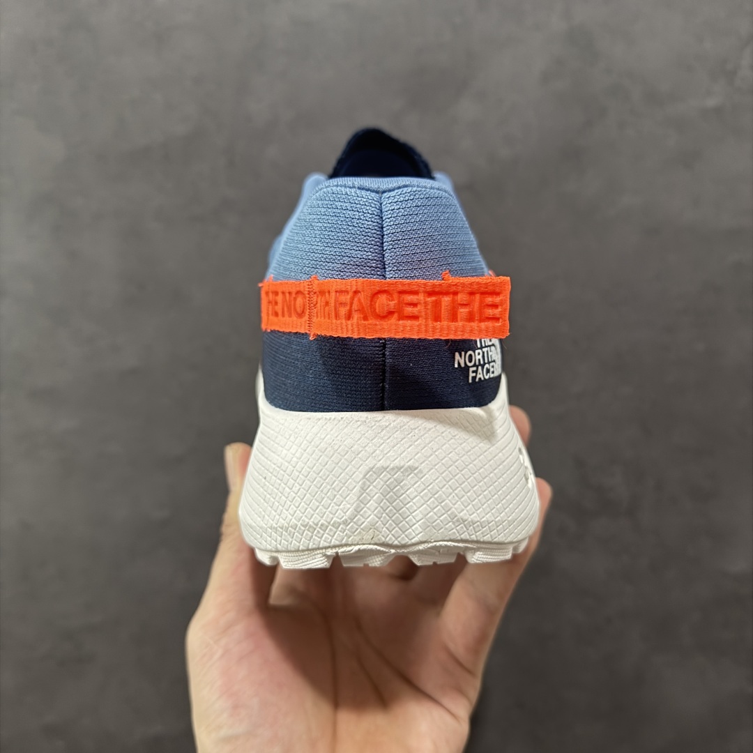 图片[4]-【纯原版】北面/The North Face Altamesa 300 阿尔塔梅萨300系列仿泼水 低帮徒步户外风登山休闲运动鞋 The North Face 全新越野跑训练鞋 Altamesa 300 兼具高效缓震与稳定性能 採用轻质、柔软的 DREAM 发泡中底科技和专為越野设计的 Surface CTRL™ 橡胶外底 大大加强舒适度和回弹性 而抓地力出色的凸纹底部让跑手可轻松应对不同路况 货号： NF0A8A9RV71-140 尺码： 39-45-选品中心