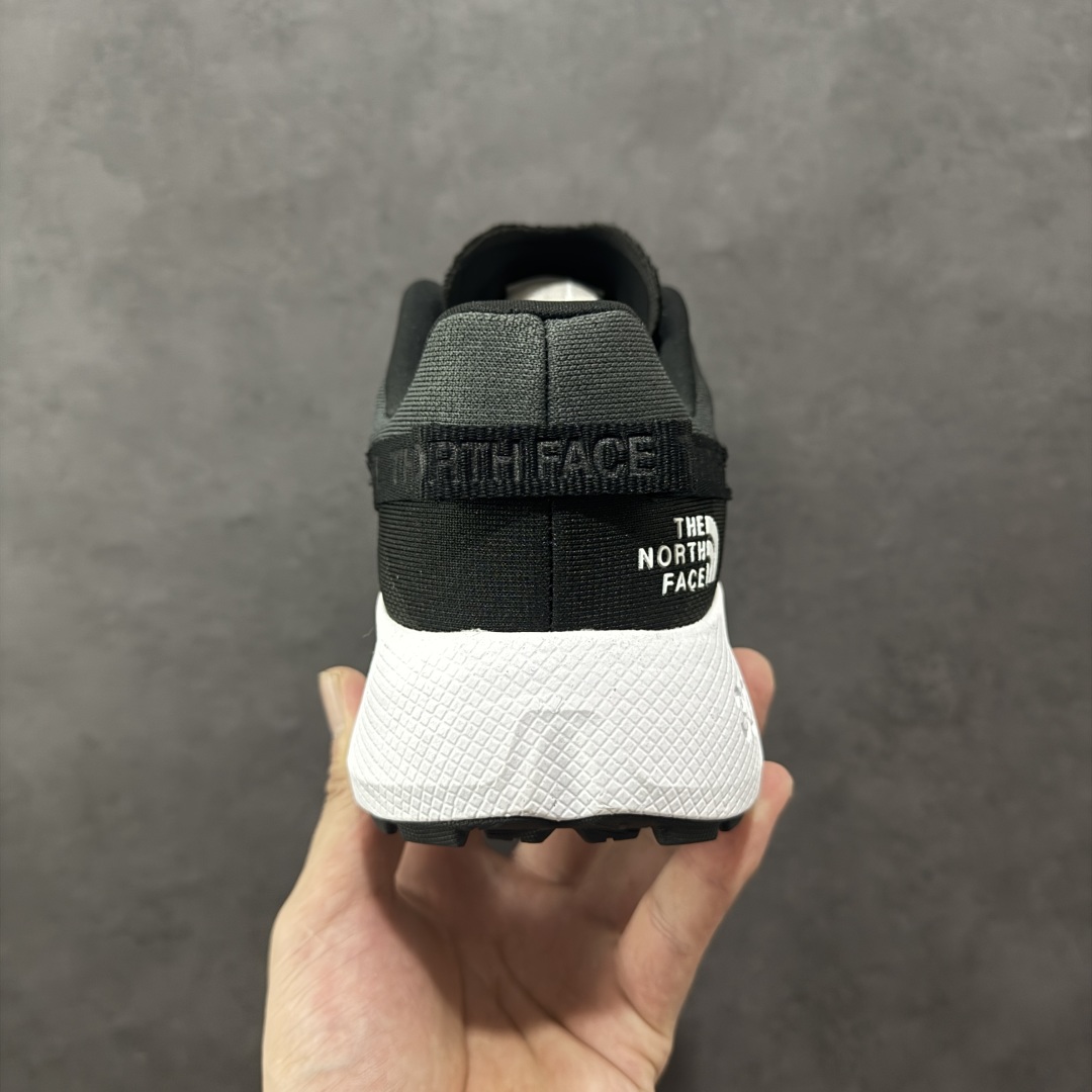 图片[4]-【纯原版】北面/The North Face Altamesa 300 阿尔塔梅萨300系列仿泼水 低帮徒步户外风登山休闲运动鞋 The North Face 全新越野跑训练鞋 Altamesa 300 兼具高效缓震与稳定性能 採用轻质、柔软的 DREAM 发泡中底科技和专為越野设计的 Surface CTRL™ 橡胶外底 大大加强舒适度和回弹性 而抓地力出色的凸纹底部让跑手可轻松应对不同路况 货号： NF0A8A9RV71-140 尺码： 39-45-选品中心