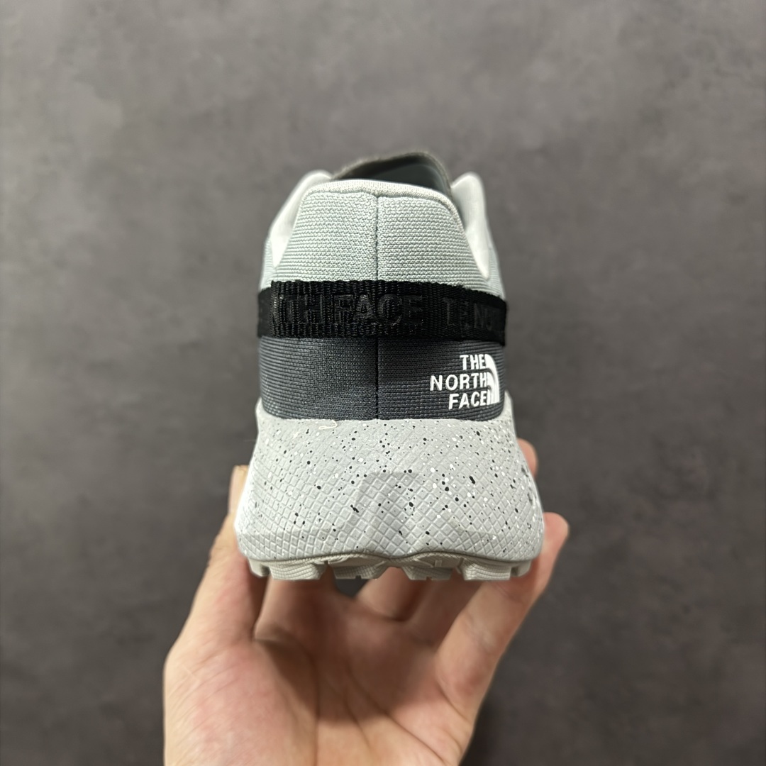 图片[4]-【纯原版】北面/The North Face Altamesa 300 阿尔塔梅萨300系列仿泼水 低帮徒步户外风登山休闲运动鞋 The North Face 全新越野跑训练鞋 Altamesa 300 兼具高效缓震与稳定性能 採用轻质、柔软的 DREAM 发泡中底科技和专為越野设计的 Surface CTRL™ 橡胶外底 大大加强舒适度和回弹性 而抓地力出色的凸纹底部让跑手可轻松应对不同路况 货号： NF0A8A9RV71-140 尺码： 39-45-选品中心