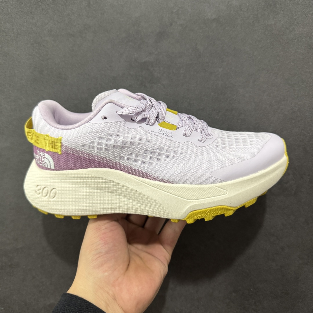 【纯原版】北面/The North Face Altamesa 300 阿尔塔梅萨300系列仿泼水 低帮徒步户外风登山休闲运动鞋 The North Face 全新越野跑训练鞋 Altamesa 300 兼具高效缓震与稳定性能 採用轻质、柔软的 DREAM 发泡中底科技和专為越野设计的 Surface CTRL™ 橡胶外底 大大加强舒适度和回弹性 而抓地力出色的凸纹底部让跑手可轻松应对不同路况 货号： NF0A8A9RV71-140 尺码： 39-45-选品中心