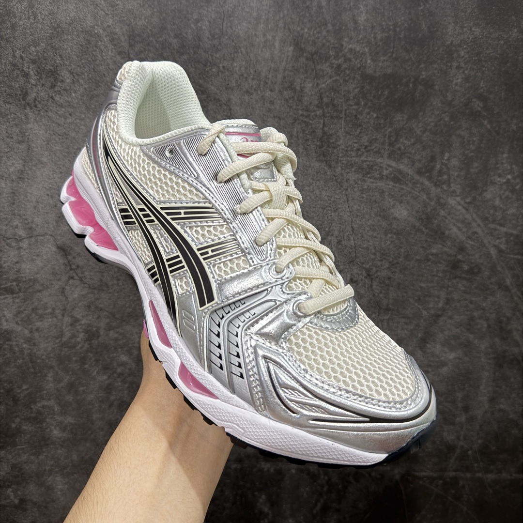 图片[3]-【总裁版】 ASICS GEL-KAYANO 14 亚瑟士系列轻量缓震休闲运动跑步鞋 市场天花板品质 鞋型细节秒杀市场流通版本 知名大厂出品 原版开发 细节完美把控 独家私模五层组合大底 原厂定制缓震硅胶加持 原盒原配 官方四联吊牌 一比一同步原鞋工艺和用料 后跟一样采用了GEL缓震胶 整体系列设计非常的科技感！ 锻炼跑步的同时让你一样时尚百搭！ 设计师 Hidenori Yamashita 以「Flash」一词为灵感，创造出未来感金属色鞋面，改造升级内在性能，由内而外全面革新，为 GEL-KAYANO 家族传承及经典跑鞋文化的延续，创下里程碑式作品。ASICS GEL – KAYANO 14 跑鞋重新诠释了复古的跑步形状，并以其 2000 年代后期的美学理念重新铺装，银色与蓝色的鞋面极为高档.网面铺陈与鞋面、鞋头多处细节位增添了透气性。ASICS GEL – KAYANO 14的鞋后跟部中底上以及多密度耐磨鞋底增加了 GEL 缓震胶，提供高抗冲击性、缓冲性、可保护脚部免受地面冲击的影响，穿着舒适性十足「入手同款」 尺码：36 37 37.5 38 39 39.5 40.5 41.5 42 42.5 43.5 44 45 46-选品中心