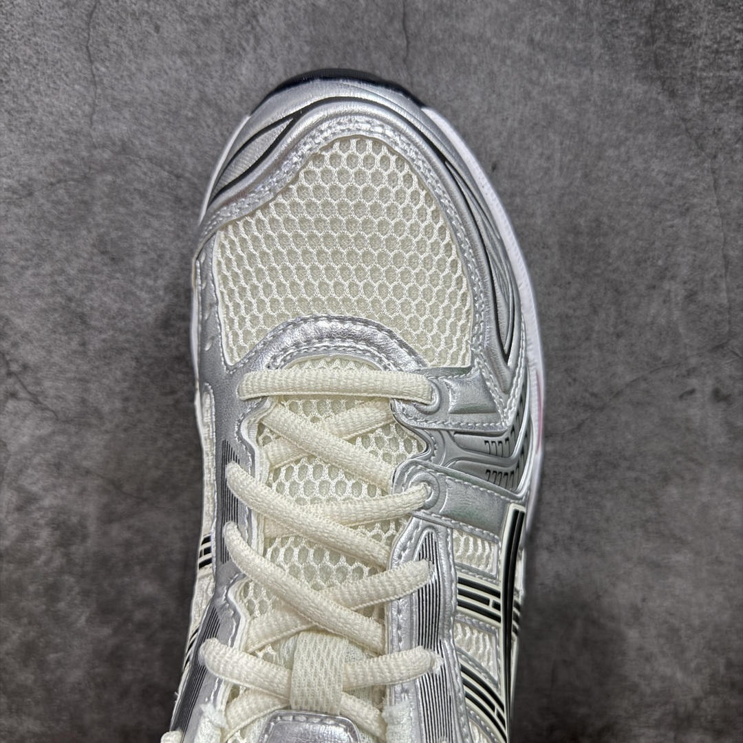 图片[5]-【总裁版】 ASICS GEL-KAYANO 14 亚瑟士系列轻量缓震休闲运动跑步鞋 市场天花板品质 鞋型细节秒杀市场流通版本 知名大厂出品 原版开发 细节完美把控 独家私模五层组合大底 原厂定制缓震硅胶加持 原盒原配 官方四联吊牌 一比一同步原鞋工艺和用料 后跟一样采用了GEL缓震胶 整体系列设计非常的科技感！ 锻炼跑步的同时让你一样时尚百搭！ 设计师 Hidenori Yamashita 以「Flash」一词为灵感，创造出未来感金属色鞋面，改造升级内在性能，由内而外全面革新，为 GEL-KAYANO 家族传承及经典跑鞋文化的延续，创下里程碑式作品。ASICS GEL – KAYANO 14 跑鞋重新诠释了复古的跑步形状，并以其 2000 年代后期的美学理念重新铺装，银色与蓝色的鞋面极为高档.网面铺陈与鞋面、鞋头多处细节位增添了透气性。ASICS GEL – KAYANO 14的鞋后跟部中底上以及多密度耐磨鞋底增加了 GEL 缓震胶，提供高抗冲击性、缓冲性、可保护脚部免受地面冲击的影响，穿着舒适性十足「入手同款」 尺码：36 37 37.5 38 39 39.5 40.5 41.5 42 42.5 43.5 44 45 46-选品中心