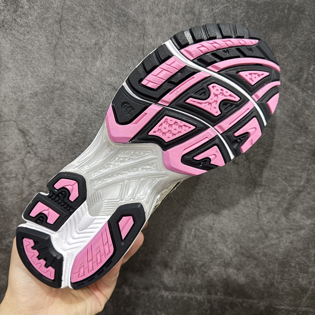 图片[9]-【总裁版】 ASICS GEL-KAYANO 14 亚瑟士系列轻量缓震休闲运动跑步鞋 市场天花板品质 鞋型细节秒杀市场流通版本 知名大厂出品 原版开发 细节完美把控 独家私模五层组合大底 原厂定制缓震硅胶加持 原盒原配 官方四联吊牌 一比一同步原鞋工艺和用料 后跟一样采用了GEL缓震胶 整体系列设计非常的科技感！ 锻炼跑步的同时让你一样时尚百搭！ 设计师 Hidenori Yamashita 以「Flash」一词为灵感，创造出未来感金属色鞋面，改造升级内在性能，由内而外全面革新，为 GEL-KAYANO 家族传承及经典跑鞋文化的延续，创下里程碑式作品。ASICS GEL – KAYANO 14 跑鞋重新诠释了复古的跑步形状，并以其 2000 年代后期的美学理念重新铺装，银色与蓝色的鞋面极为高档.网面铺陈与鞋面、鞋头多处细节位增添了透气性。ASICS GEL – KAYANO 14的鞋后跟部中底上以及多密度耐磨鞋底增加了 GEL 缓震胶，提供高抗冲击性、缓冲性、可保护脚部免受地面冲击的影响，穿着舒适性十足「入手同款」 尺码：36 37 37.5 38 39 39.5 40.5 41.5 42 42.5 43.5 44 45 46-选品中心